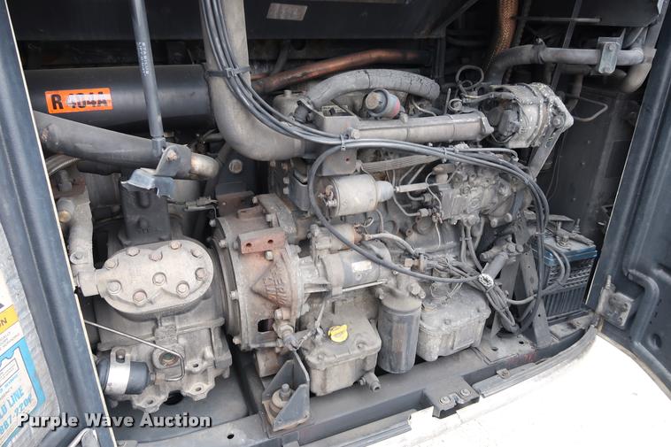 image for item DD1684 2004 Utility 3000R refrigerated van trailer