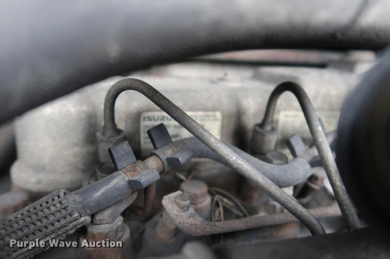 image for item DD1684 2004 Utility 3000R refrigerated van trailer