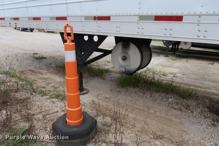 image for item DD1685 2004 Utility 3000R refrigerated van trailer