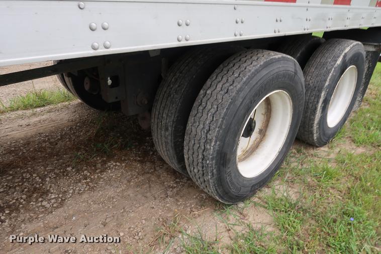 image for item DD1685 2004 Utility 3000R refrigerated van trailer