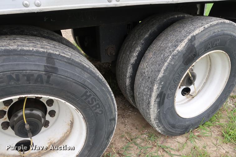 image for item DD1685 2004 Utility 3000R refrigerated van trailer