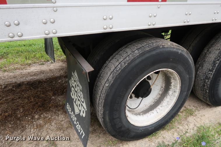 image for item DD1685 2004 Utility 3000R refrigerated van trailer