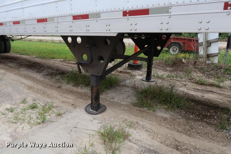 image for item DD1685 2004 Utility 3000R refrigerated van trailer