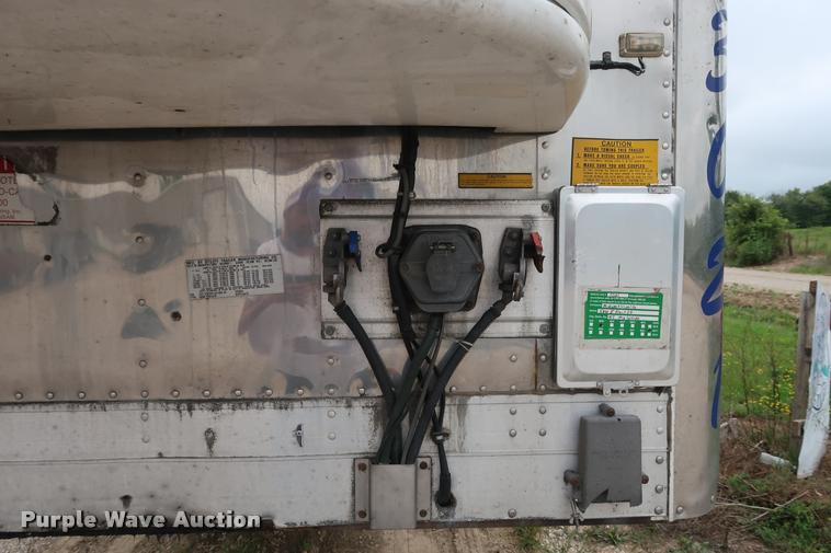 image for item DD1685 2004 Utility 3000R refrigerated van trailer