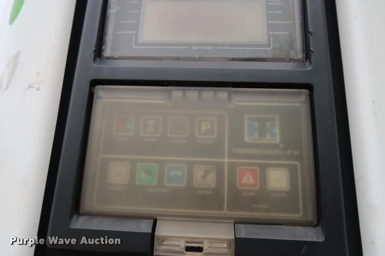 image for item DD1685 2004 Utility 3000R refrigerated van trailer