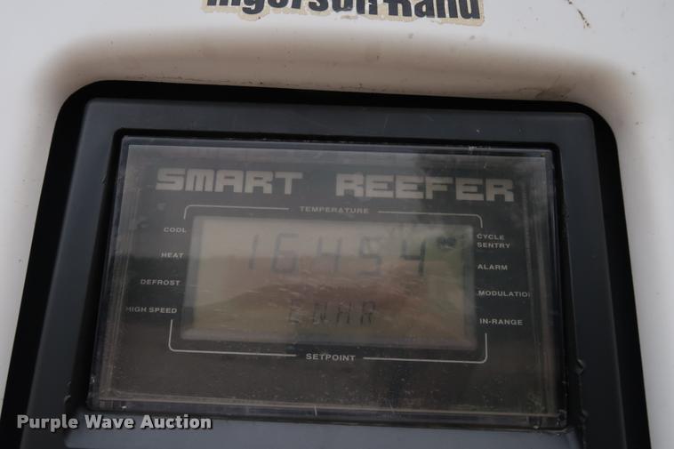 image for item DD1685 2004 Utility 3000R refrigerated van trailer