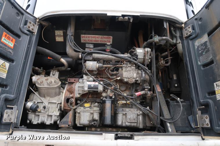 image for item DD1685 2004 Utility 3000R refrigerated van trailer