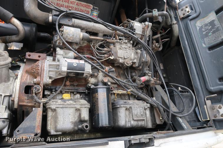 image for item DD1685 2004 Utility 3000R refrigerated van trailer