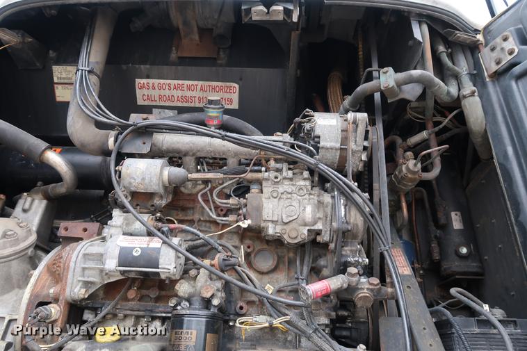 image for item DD1685 2004 Utility 3000R refrigerated van trailer