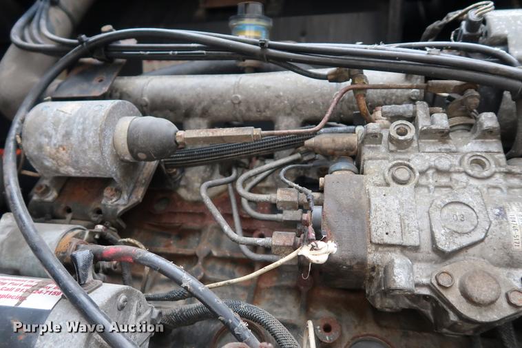 image for item DD1685 2004 Utility 3000R refrigerated van trailer