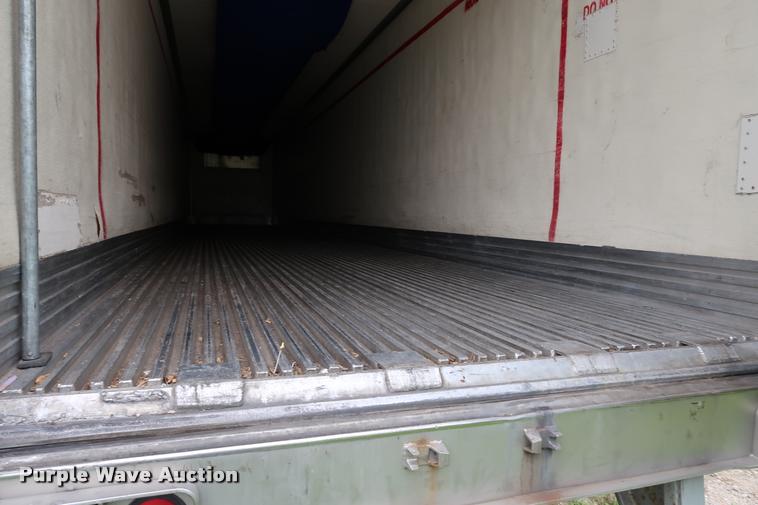 image for item DD1685 2004 Utility 3000R refrigerated van trailer