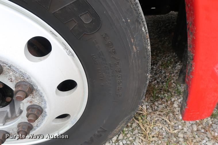 image for item DD1686 2010 Freightliner Cascadia semi truck