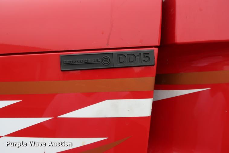 image for item DD1686 2010 Freightliner Cascadia semi truck