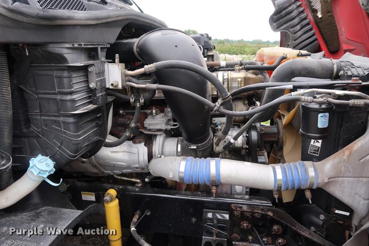 image for item DD1686 2010 Freightliner Cascadia semi truck