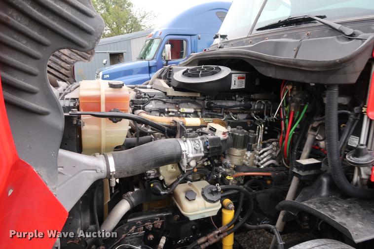 image for item DD1686 2010 Freightliner Cascadia semi truck