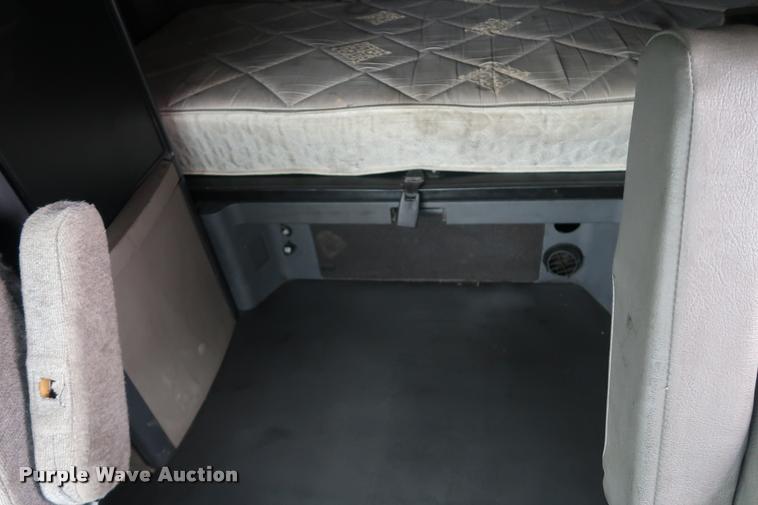 image for item DD1686 2010 Freightliner Cascadia semi truck