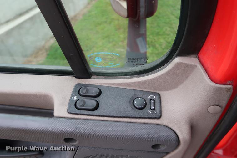 image for item DD1686 2010 Freightliner Cascadia semi truck