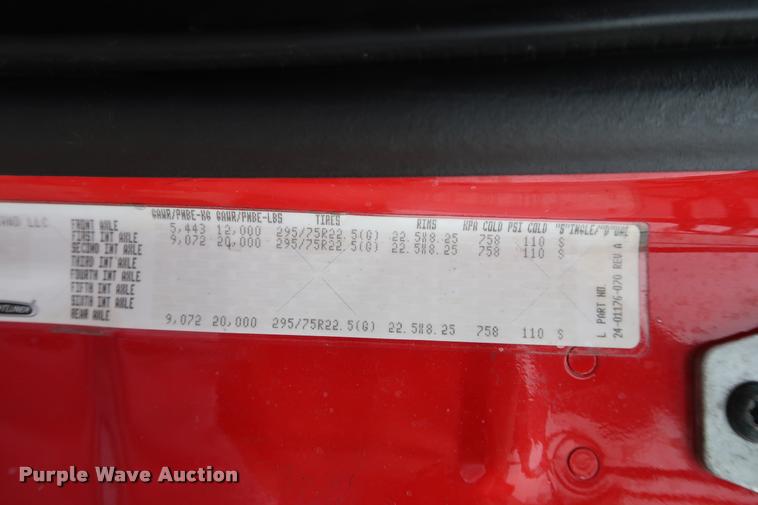 image for item DD1686 2010 Freightliner Cascadia semi truck