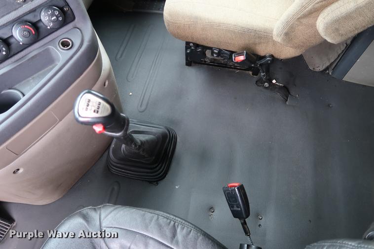 image for item DD1687 2010 Freightliner Cascadia semi truck