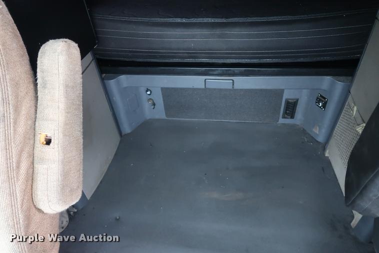 image for item DD1687 2010 Freightliner Cascadia semi truck