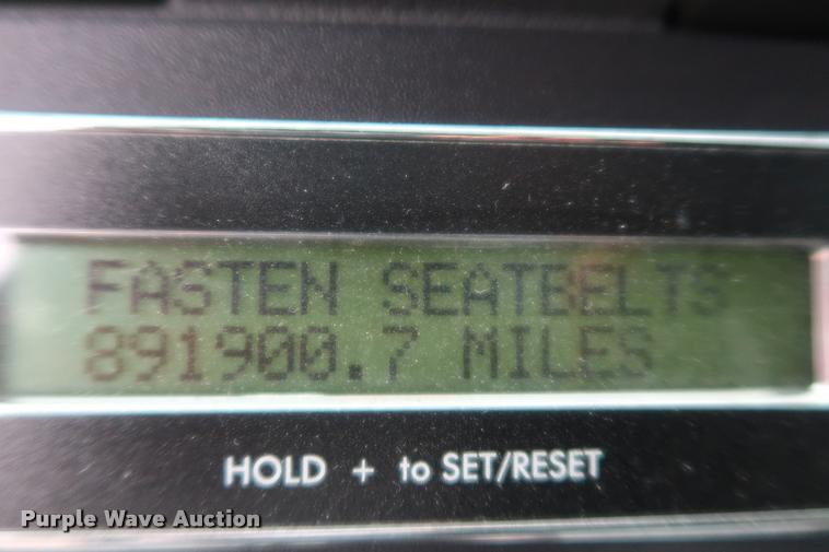 image for item DD1687 2010 Freightliner Cascadia semi truck