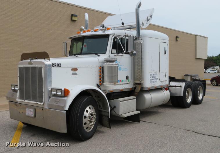 image for item DI9863 1994 Peterbilt 379 semi truck