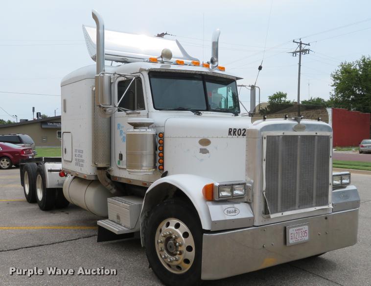 image for item DI9863 1994 Peterbilt 379 semi truck