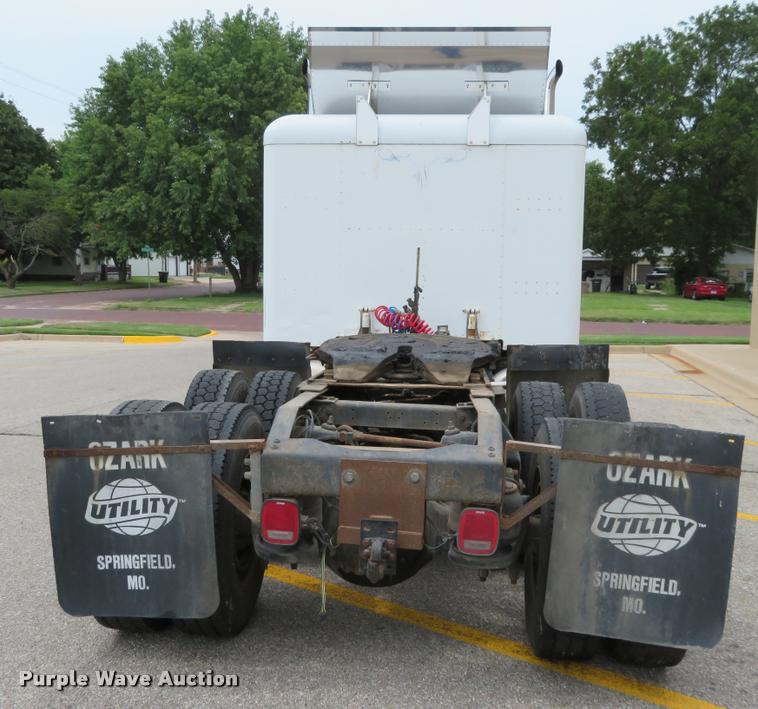 image for item DI9863 1994 Peterbilt 379 semi truck