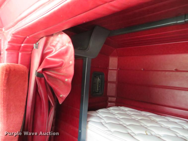 image for item DI9863 1994 Peterbilt 379 semi truck