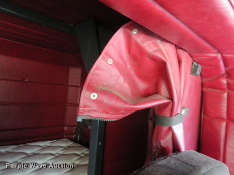 image for item DI9863 1994 Peterbilt 379 semi truck