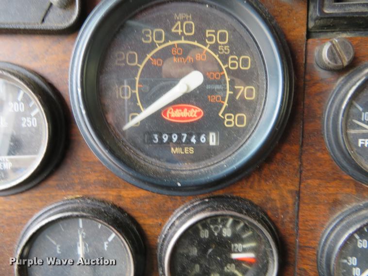 image for item DI9863 1994 Peterbilt 379 semi truck