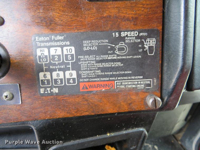 image for item DI9863 1994 Peterbilt 379 semi truck