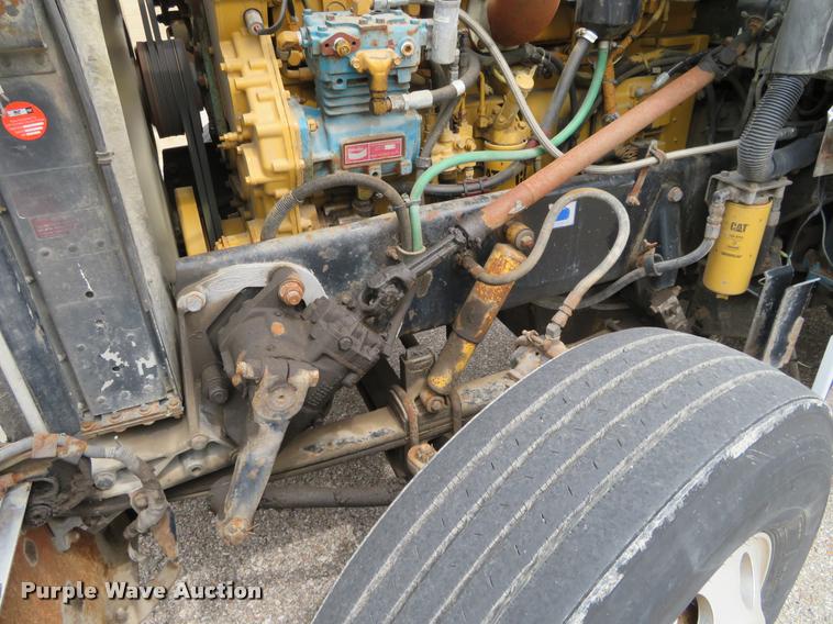 image for item DI9863 1994 Peterbilt 379 semi truck