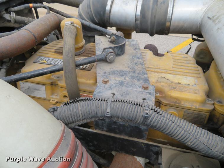 image for item DI9863 1994 Peterbilt 379 semi truck