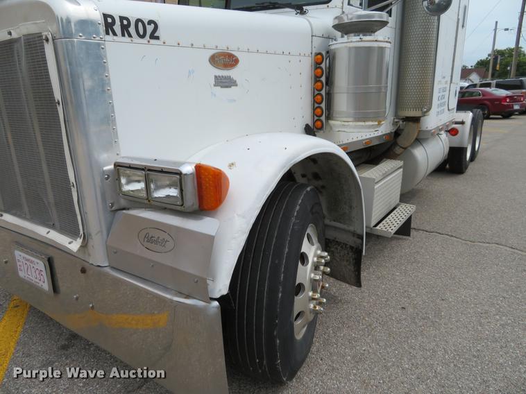 image for item DI9863 1994 Peterbilt 379 semi truck