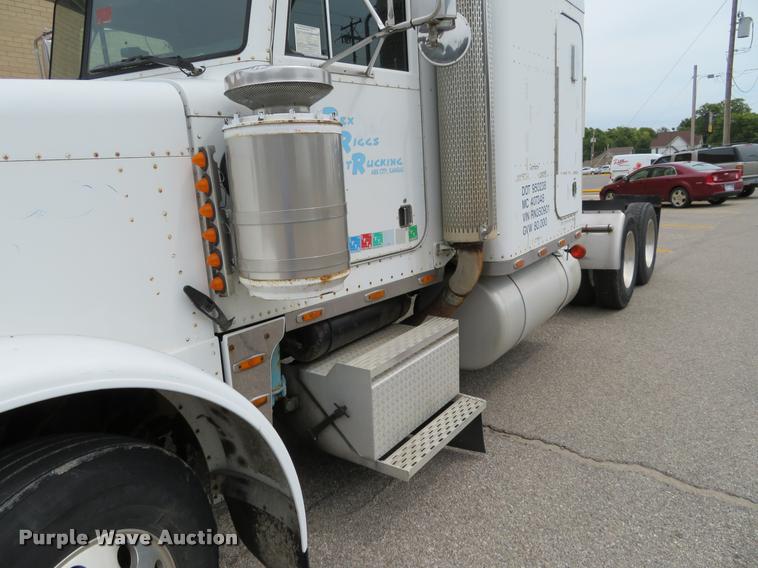 image for item DI9863 1994 Peterbilt 379 semi truck