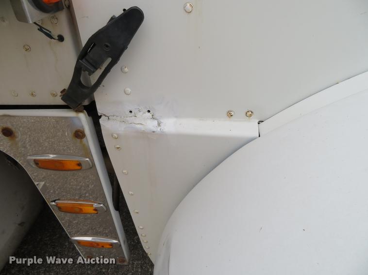 image for item DI9863 1994 Peterbilt 379 semi truck