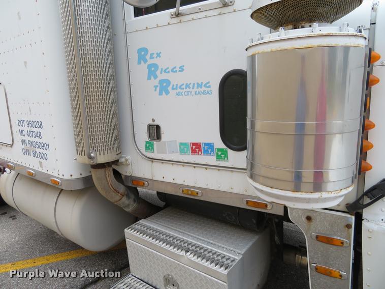 image for item DI9863 1994 Peterbilt 379 semi truck