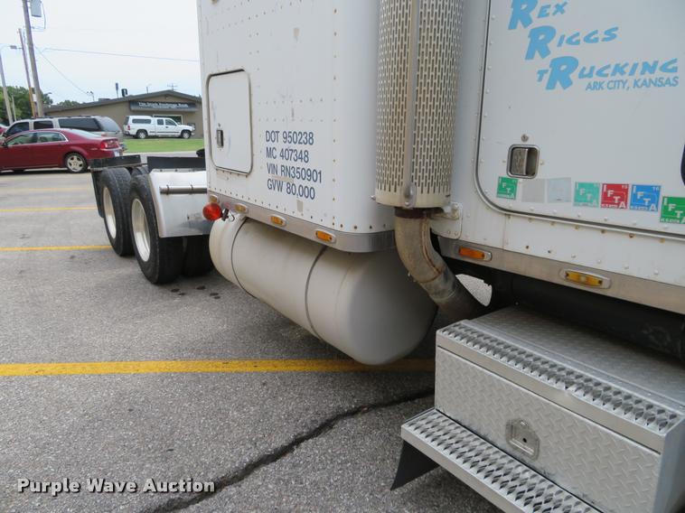 image for item DI9863 1994 Peterbilt 379 semi truck