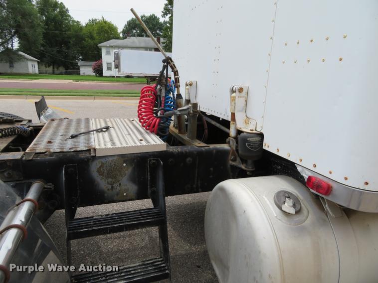 image for item DI9863 1994 Peterbilt 379 semi truck