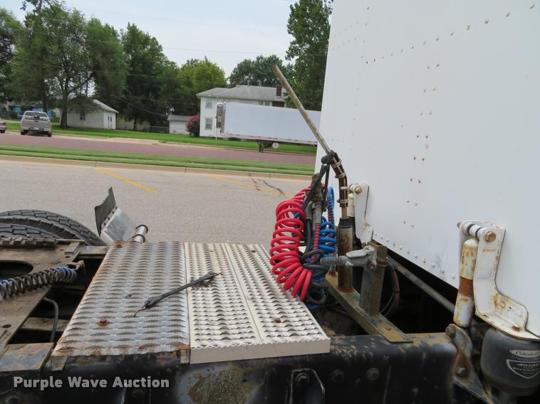 image for item DI9863 1994 Peterbilt 379 semi truck