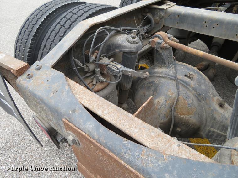 image for item DI9863 1994 Peterbilt 379 semi truck