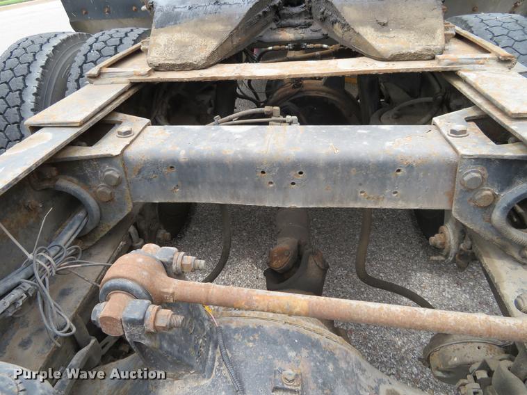 image for item DI9863 1994 Peterbilt 379 semi truck