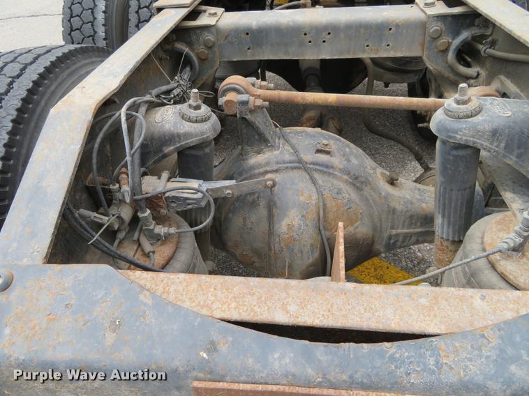 image for item DI9863 1994 Peterbilt 379 semi truck