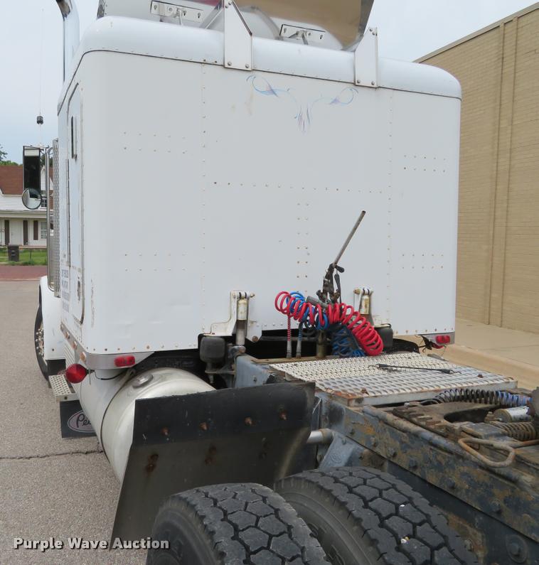 image for item DI9863 1994 Peterbilt 379 semi truck