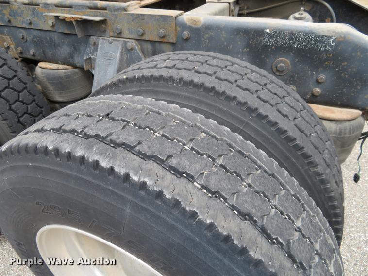 image for item DI9863 1994 Peterbilt 379 semi truck