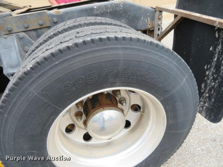 image for item DI9863 1994 Peterbilt 379 semi truck