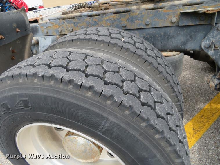 image for item DI9863 1994 Peterbilt 379 semi truck