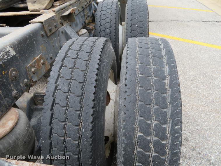 image for item DI9863 1994 Peterbilt 379 semi truck