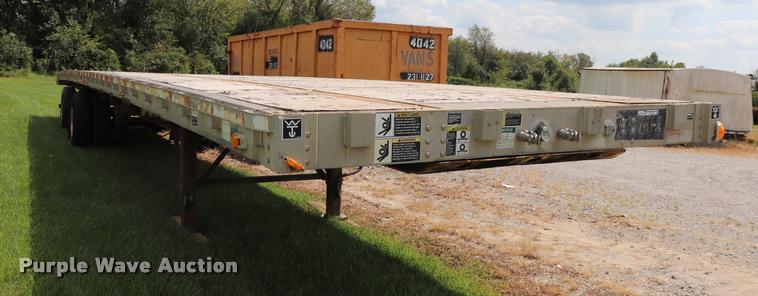 image for item DQ9394 2000 Wilson flatbed trailer